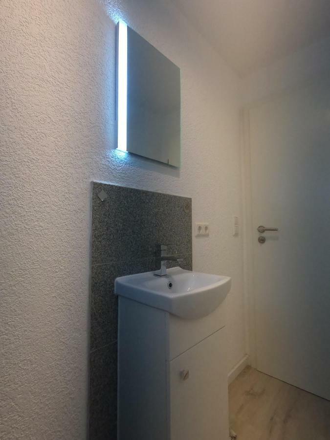 Moderne Helle 2,5 Zimmer Wohnung Mit Grossem Bad Und Kueche In Trossingen Eksteriør billede